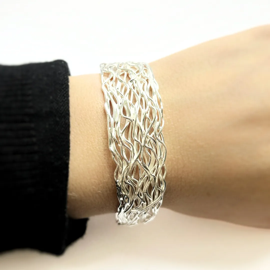 Fionn na Farraige (White Crest) Bangle