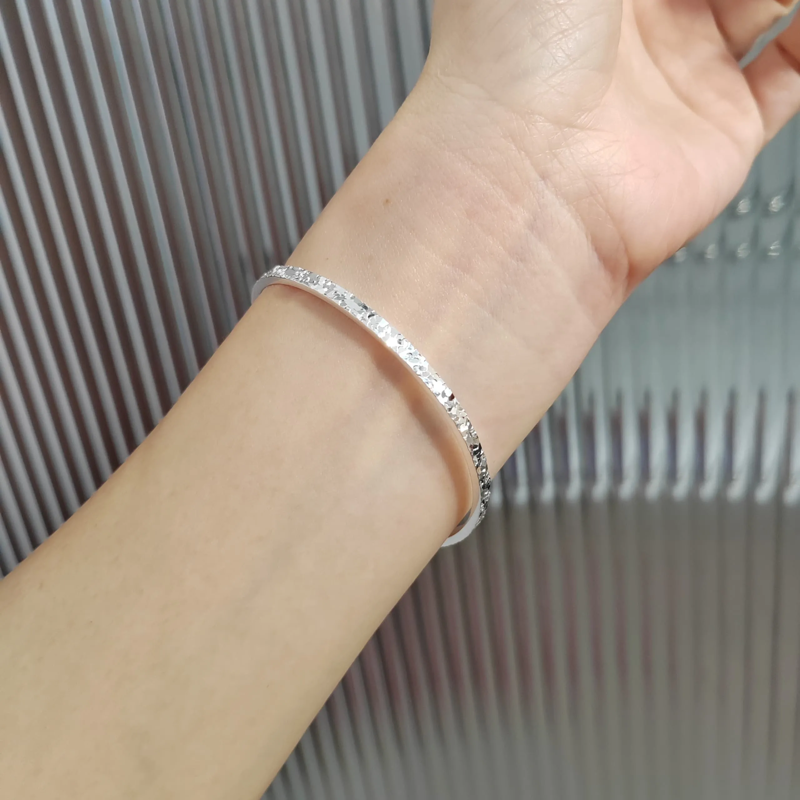 S999 Frosty Silver Open Bangle碎冰冰