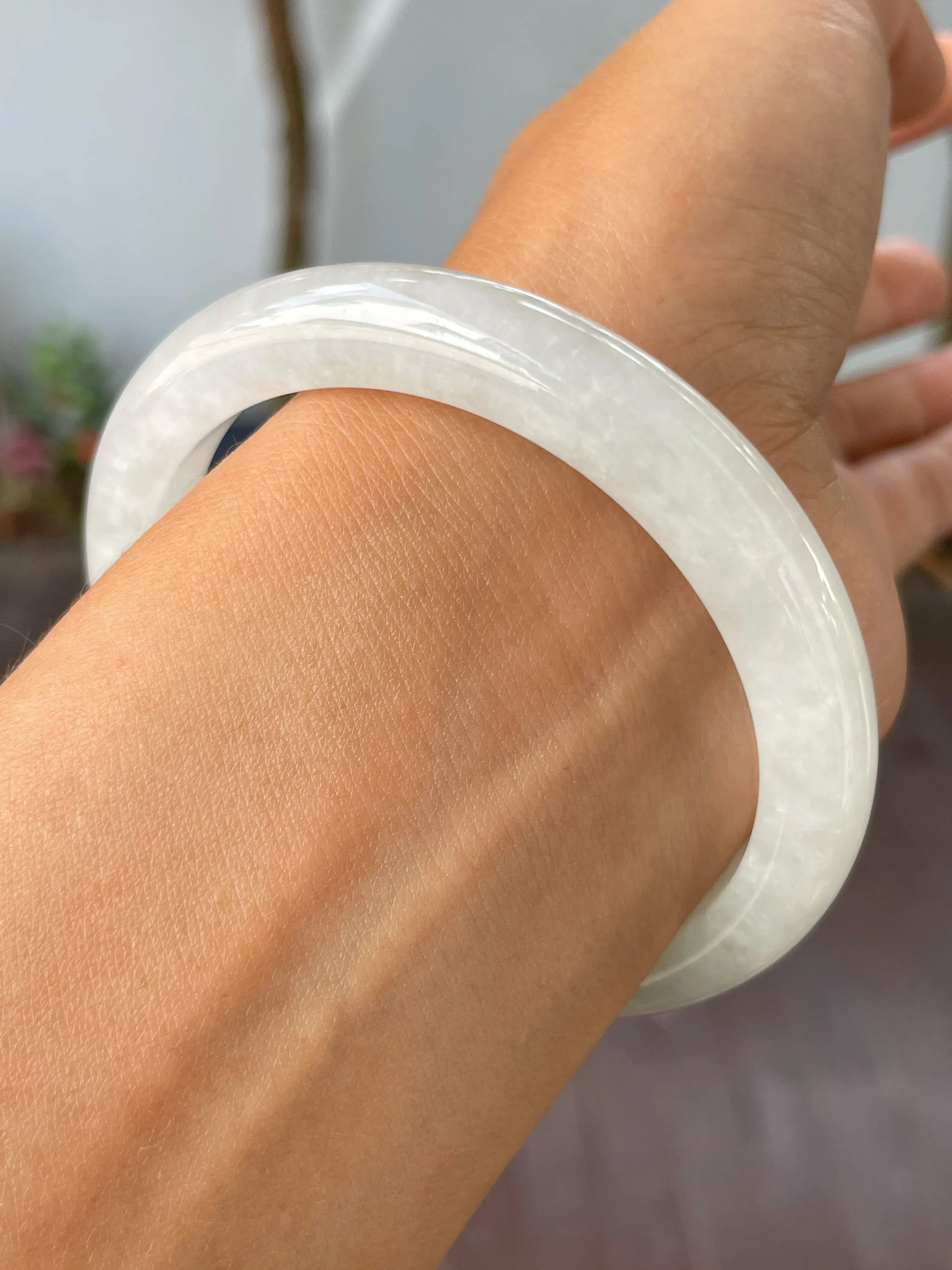 White Jadeite Bangle | 58mm (NJBA095)