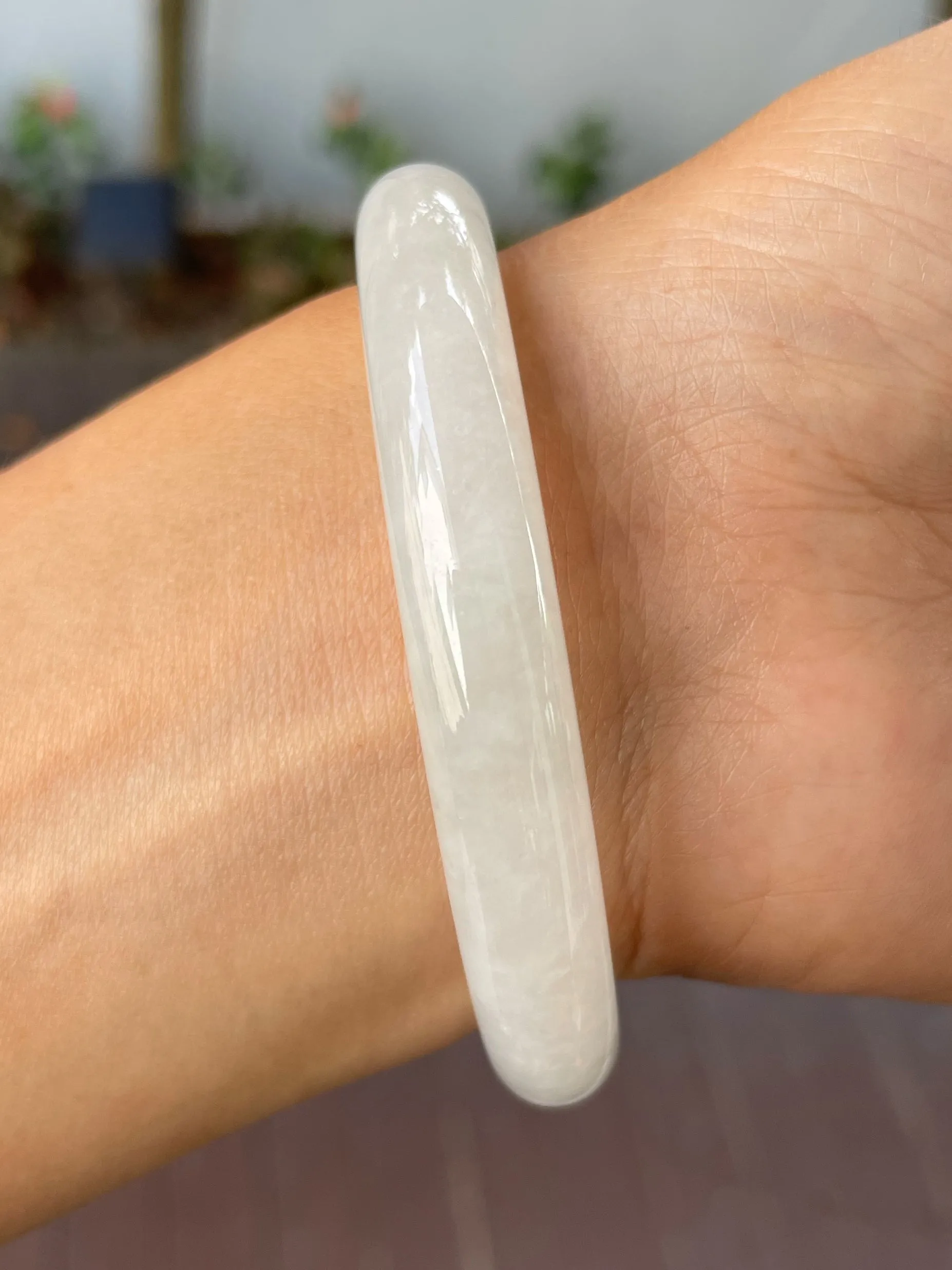 White Jadeite Bangle | 58mm (NJBA095)