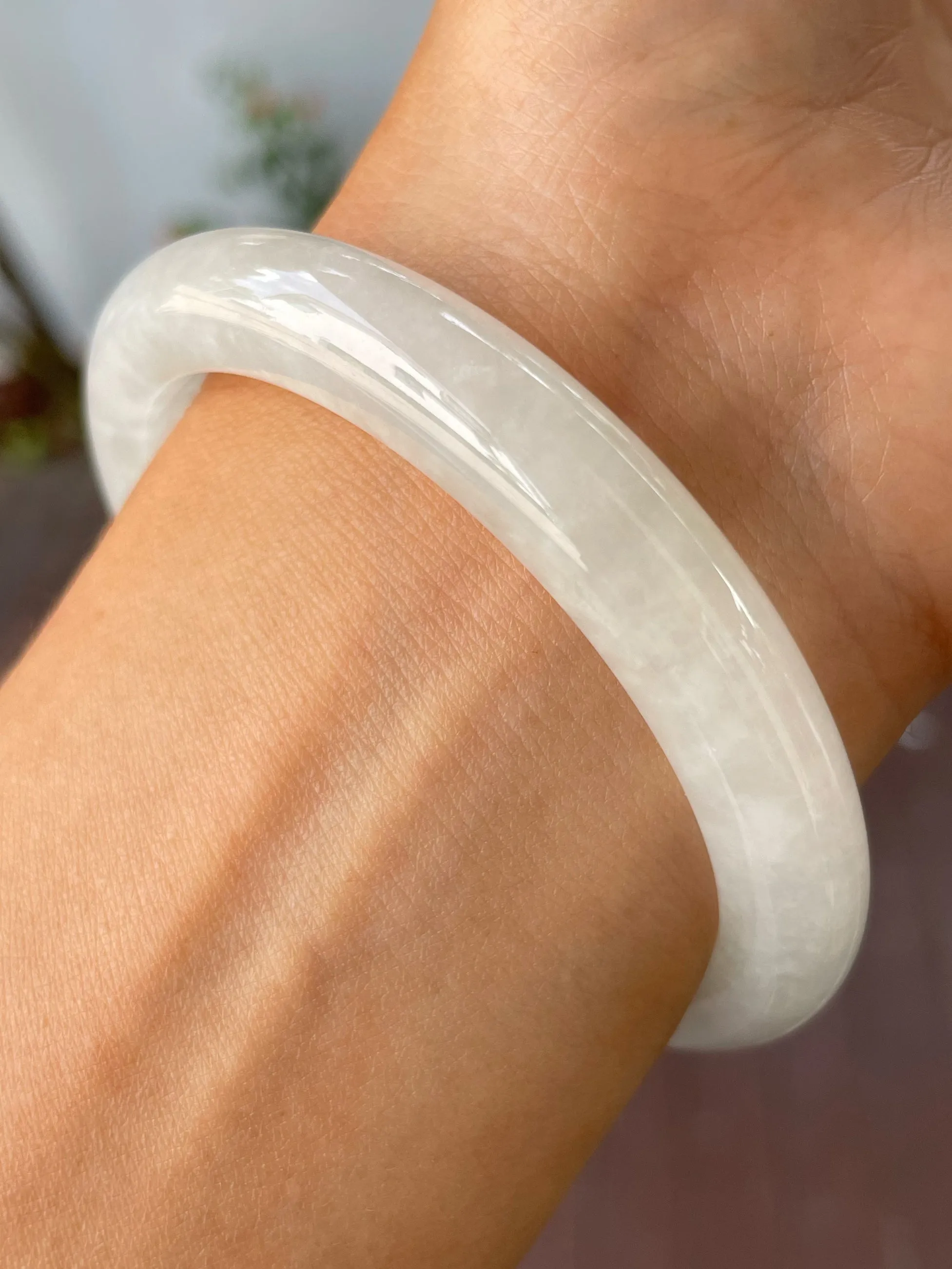 White Jadeite Bangle | 58mm (NJBA095)