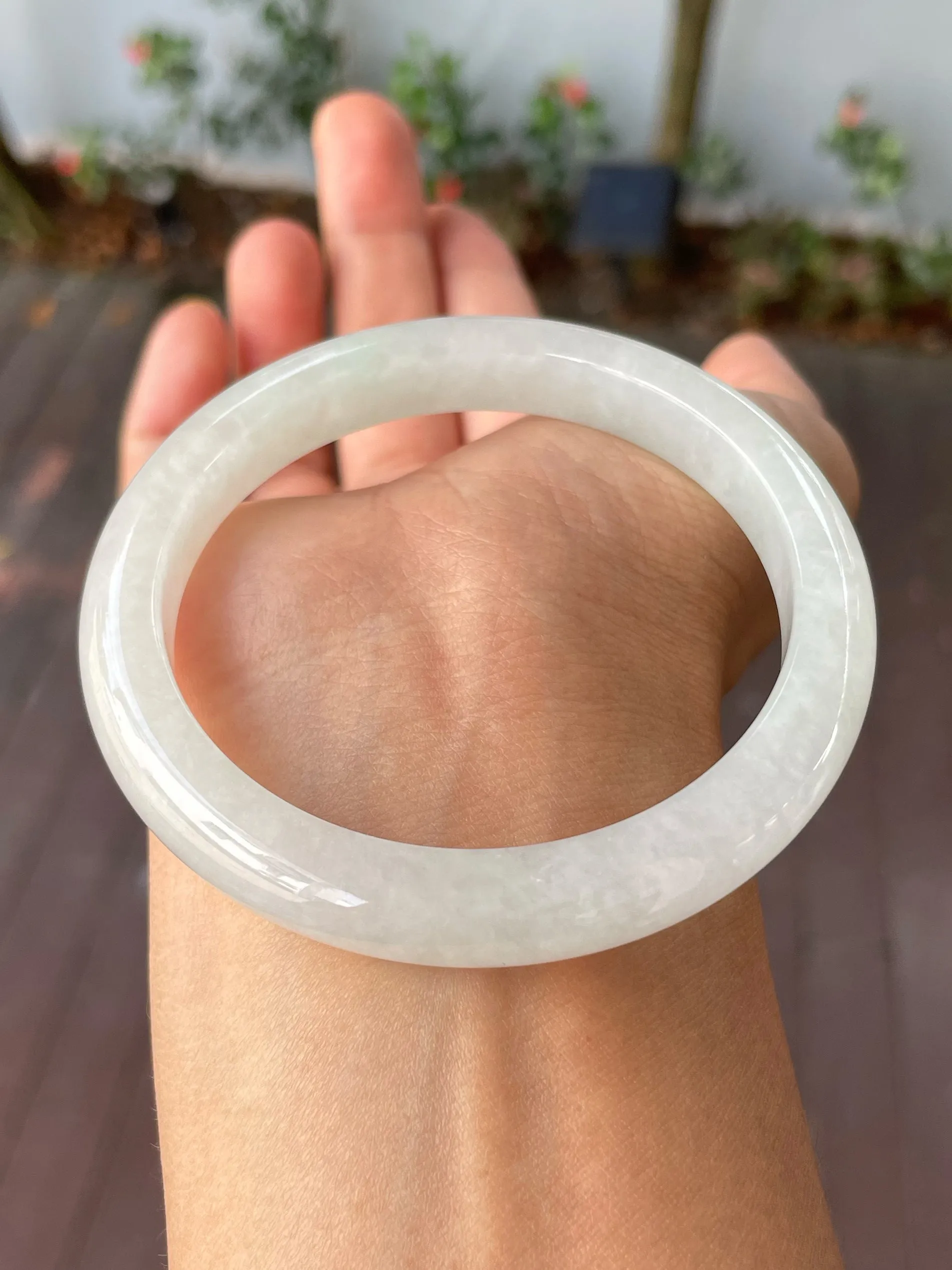 White Jadeite Bangle | 58mm (NJBA095)