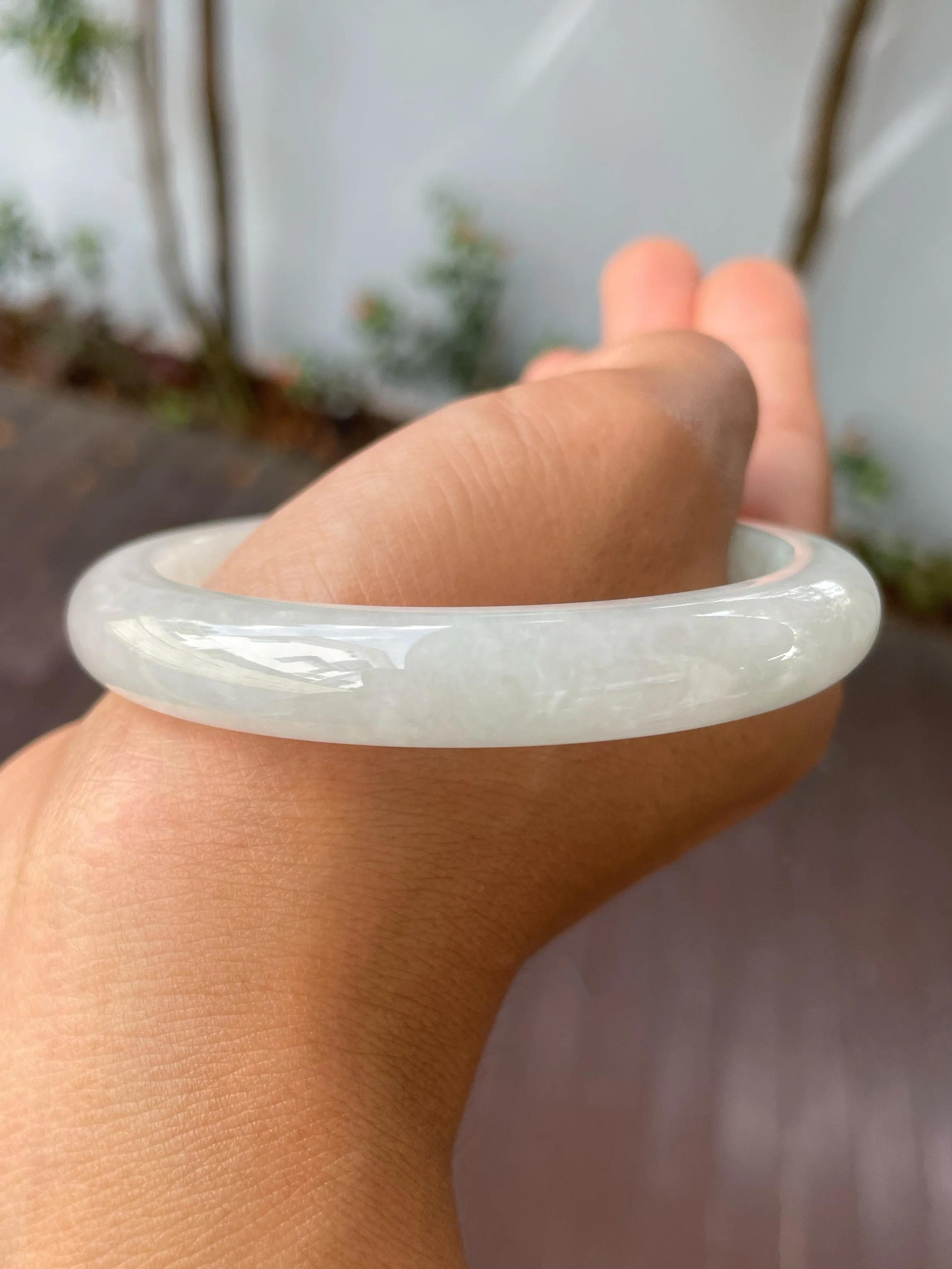 White Jadeite Bangle | 58mm (NJBA095)
