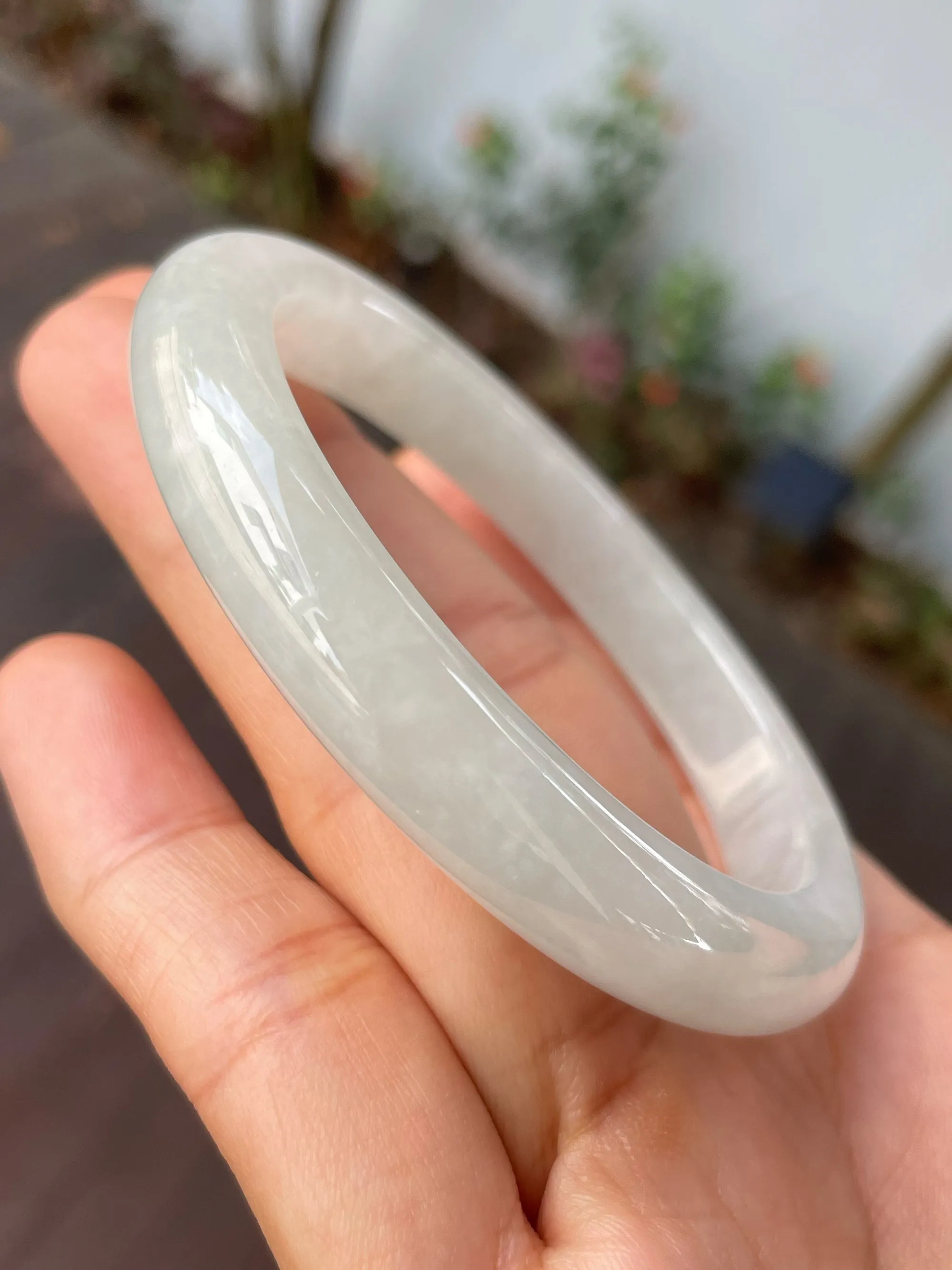 White Jadeite Bangle | 58mm (NJBA095)