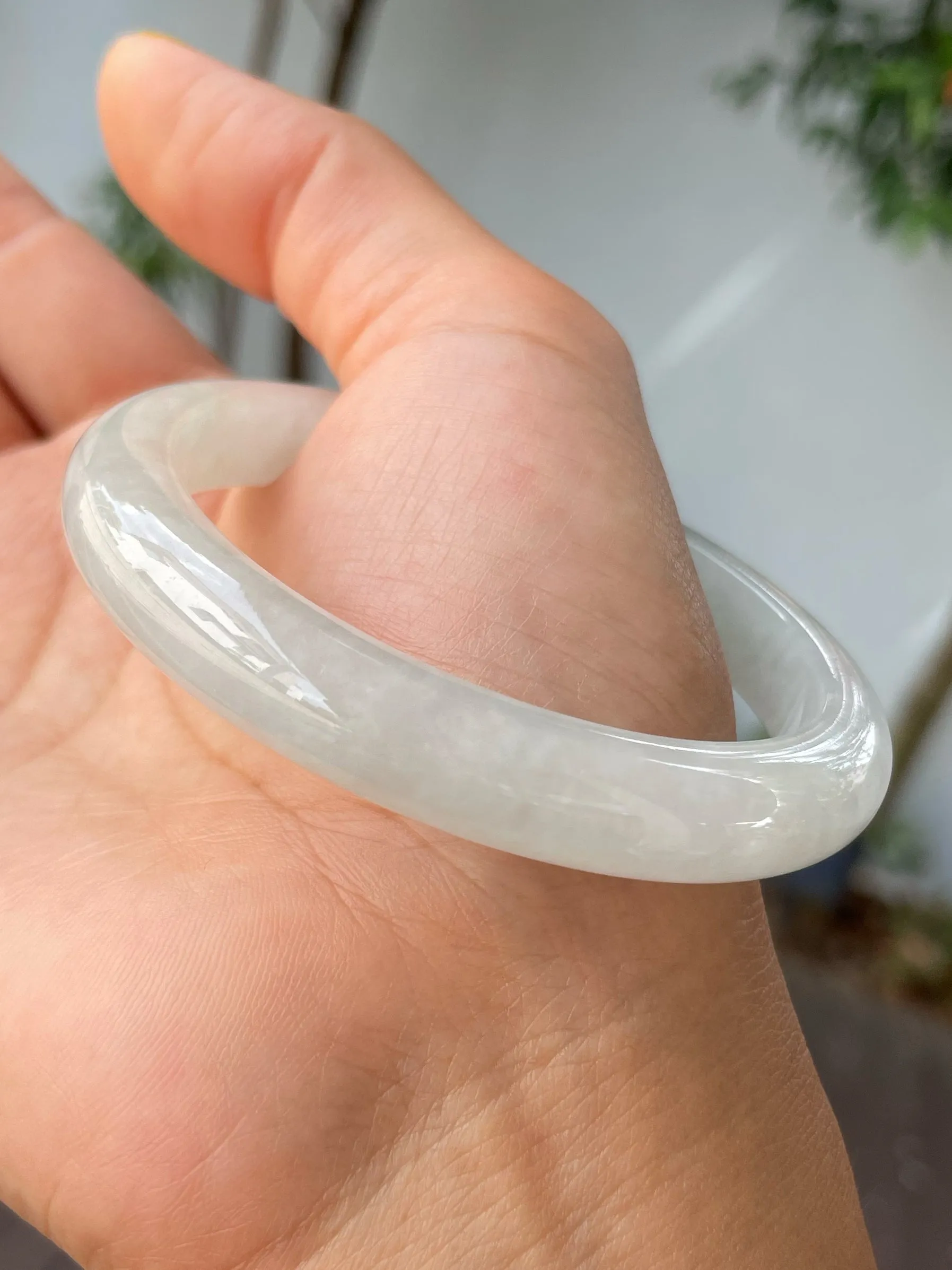 White Jadeite Bangle | 58mm (NJBA095)