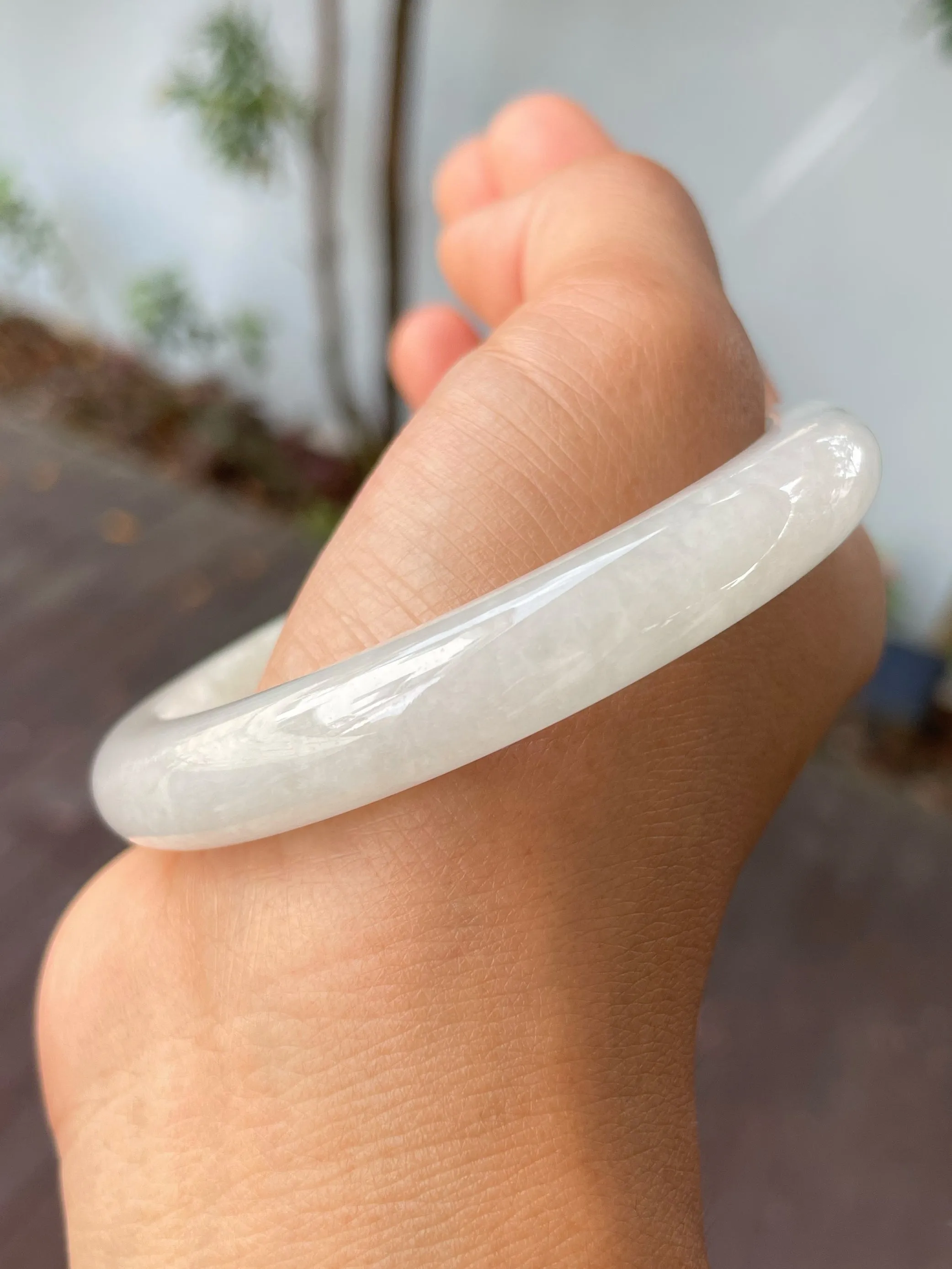 White Jadeite Bangle | 58mm (NJBA095)